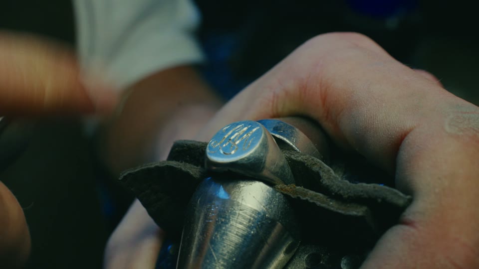 Intaglio hand engraving