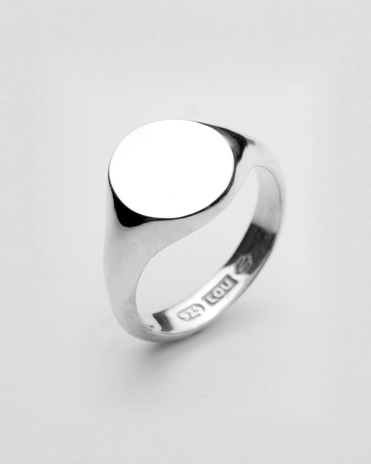 The Oval Signet | Lou Jewellery